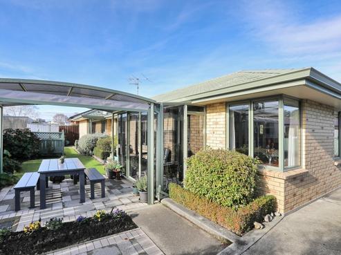 203 Queens Drive, Windsor