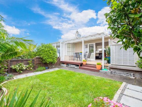 2/318 Beach Road, Campbells Bay