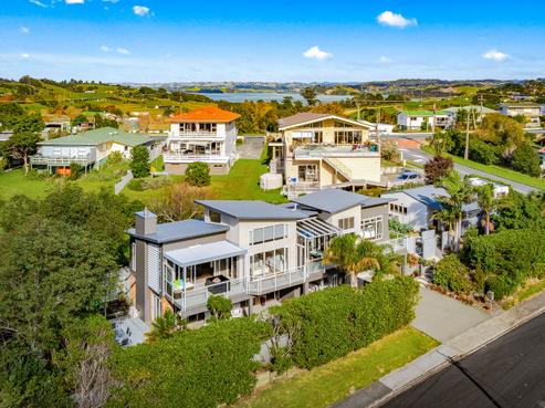 2 Woodlands Avenue, Snells Beach
