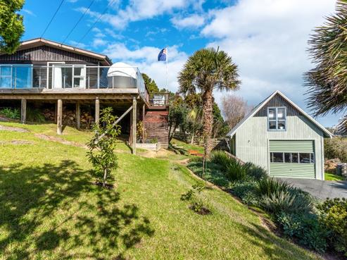22 Waiata Road, Onetangi