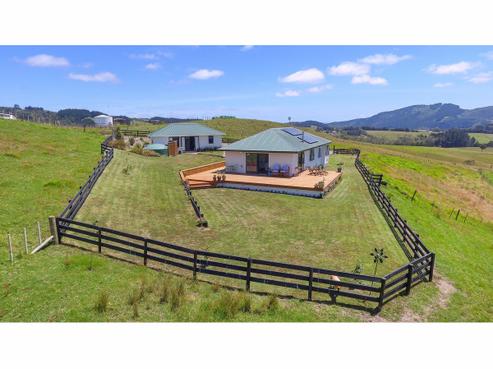608A West Coast Road, Makarau