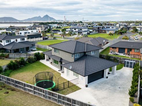 5 Poaka Place, One Tree Point