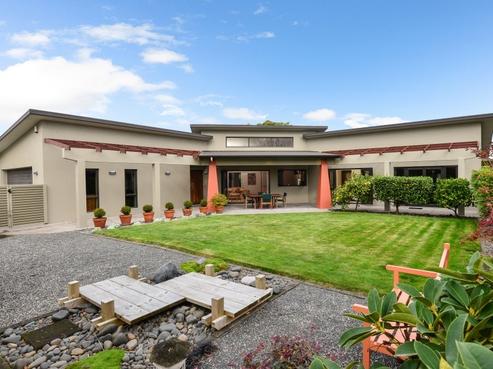 58 Huntington Drive, Huntington