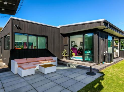 15 Wairau Road, Oakura