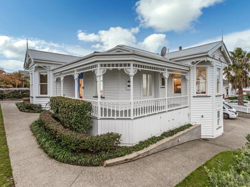 52 Lake Road, Narrow Neck