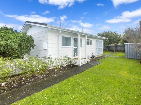 2/22 Barton Grove, Naenae