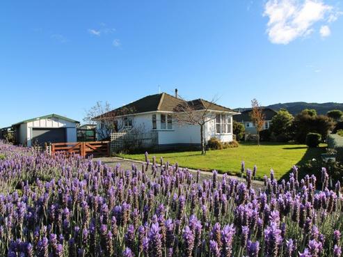 8 Colonel Place, Featherston
