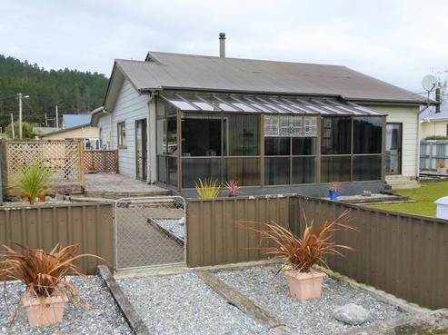 870 State Highway 7, Dobson