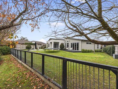 2 Winslow Court, Huntington