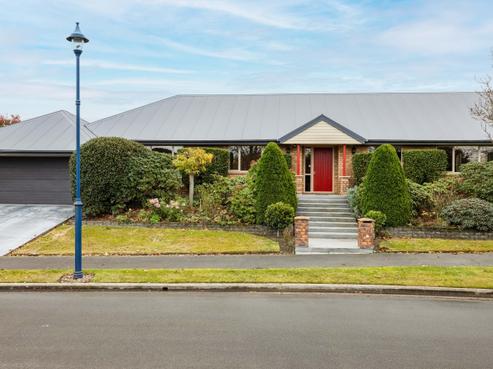 33 Woodhurst Drive, Casebrook