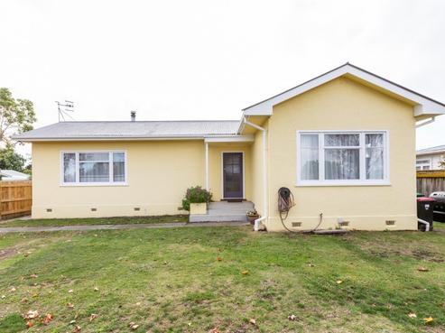 810 Clive Street, Akina