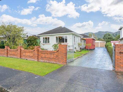 24 Hinau Grove, Wainuiomata