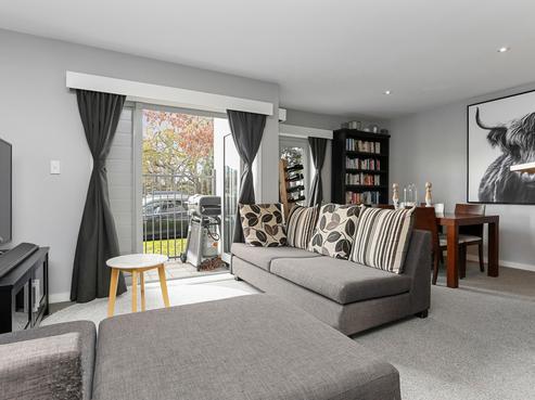 29/2 Western Springs Road, Morningside