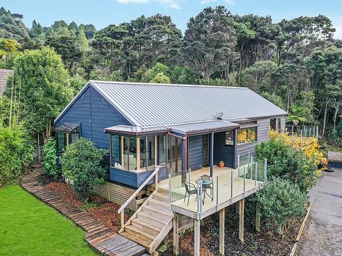 52 Rauhuia Crescent, Parau