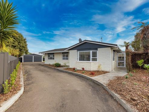 12 Avon Place, Springvale