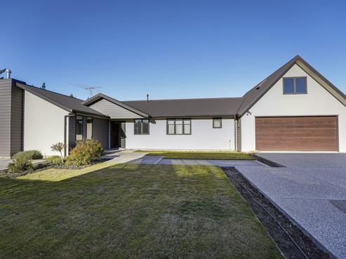 8 Spruce Close, Alexandra