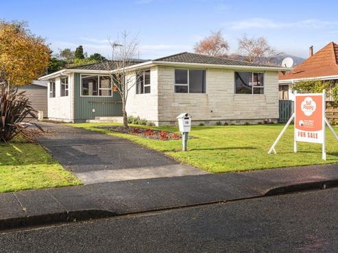 18 Shanly Street, Brown Owl