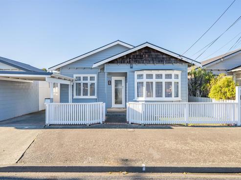 16 Collins Street, Petone