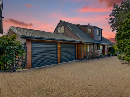 90 Malling Road, Redwood Valley