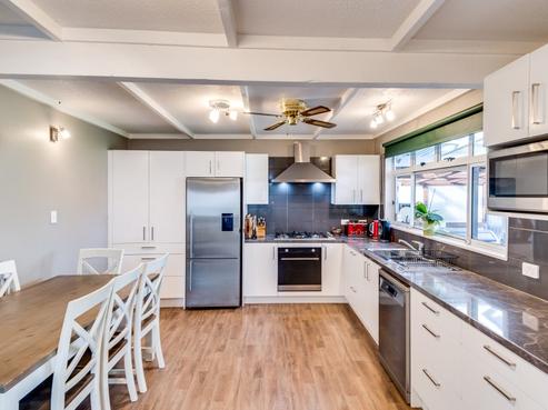 509 French Street, Akina