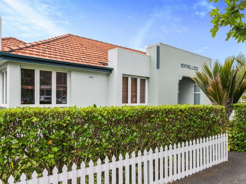4/151 Jervois Road, Herne Bay