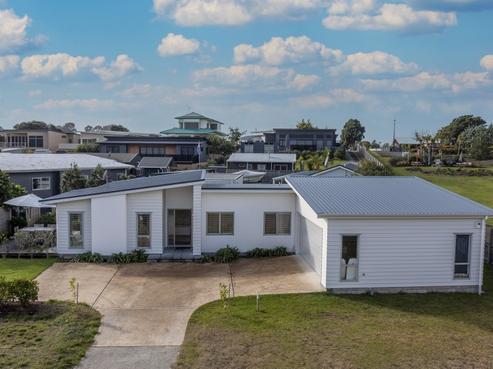 592 Waterways Parade, Pauanui