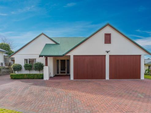 11 Robinson Terrace, Rangatira Park