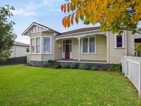 1004 Outram Road, Akina