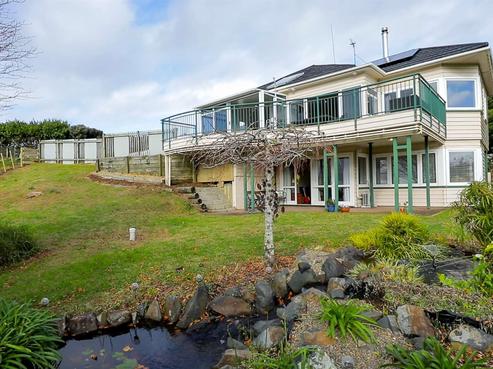 1406 Awhitu Road, Pollok