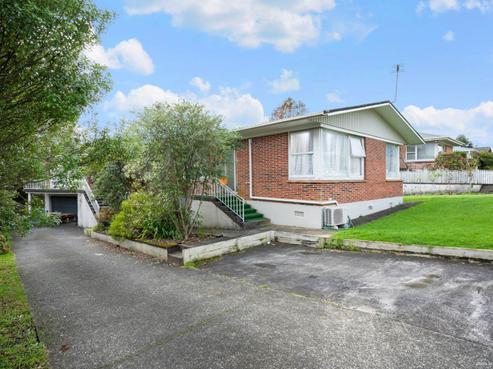 30 Lawrence Crescent, Hillpark