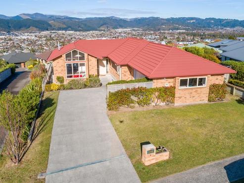 11 James Nairn Grove, Riverstone Terraces
