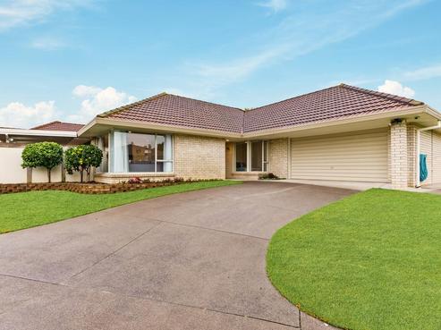 2/16 Amberwood Drive, Northpark