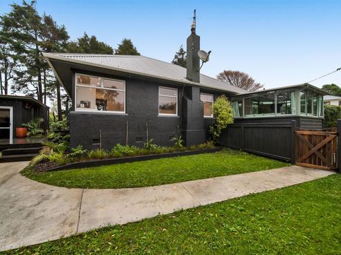 87 Paynters Avenue, Strandon