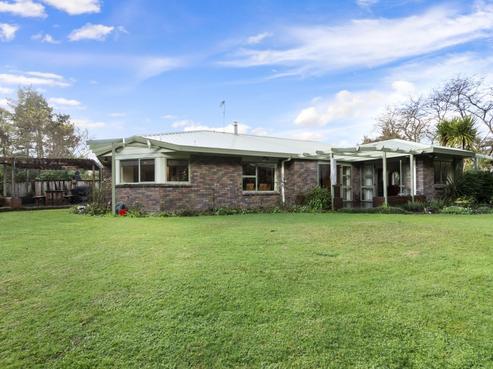 12 Essendon Court, Glenview