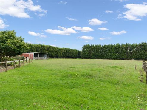 15 Linnell Road, Poroti