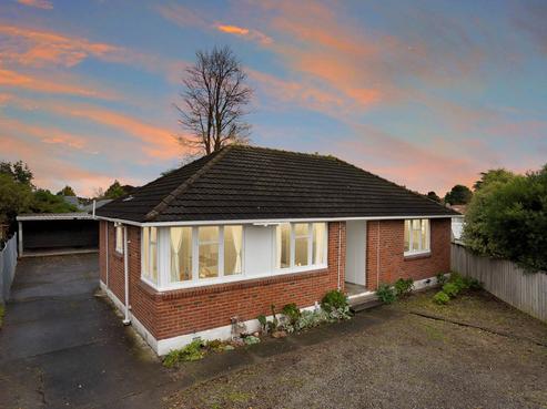 8 Hendon Place, West End