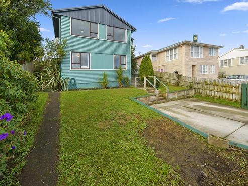 33 Kokiri Crescent, Waitangirua