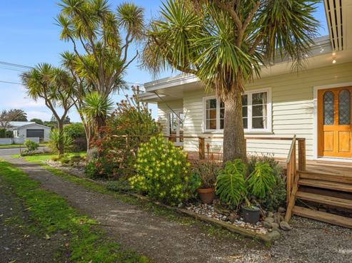 35 Kiharoa Street, Otaki Beach