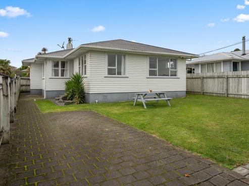 50 Cowling Road, Hurdon