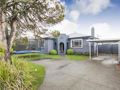 8 Ngaio Street, West End