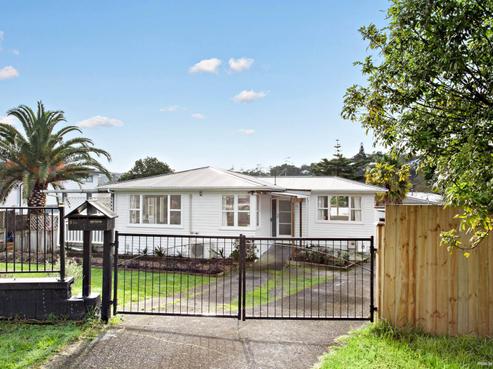 51 Lauderdale Road, Birkdale