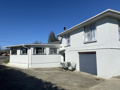 64 Great North Road, Winton