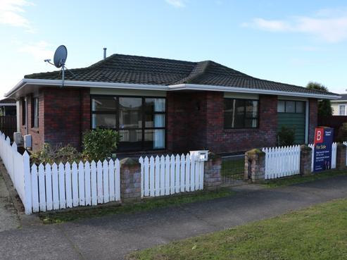 17/1 Cook Street, Foxton