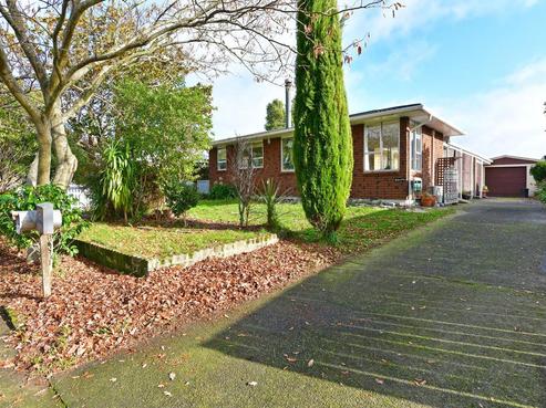 99 California Drive, Totara Park