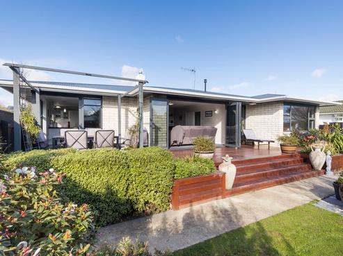 38 Henare Street, West End