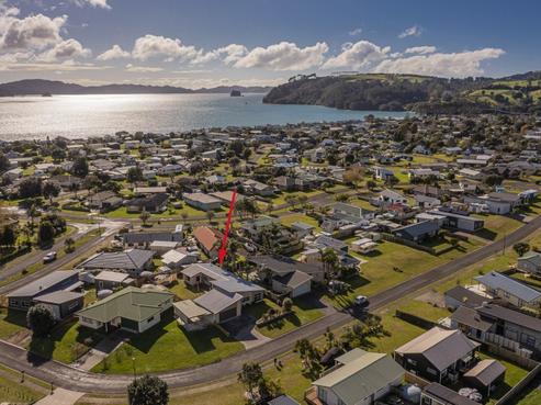 18 Hawk Hill Crescent, Cooks Beach
