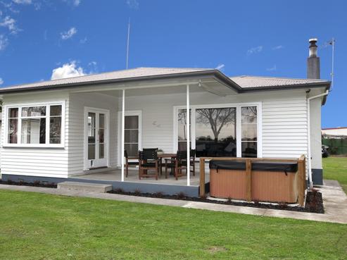 710 Murdoch Road East, Akina
