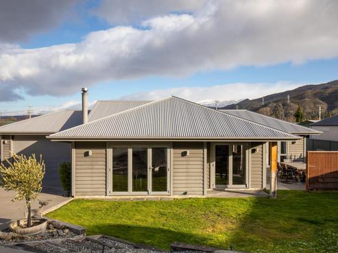6 Holdom Place, Clyde