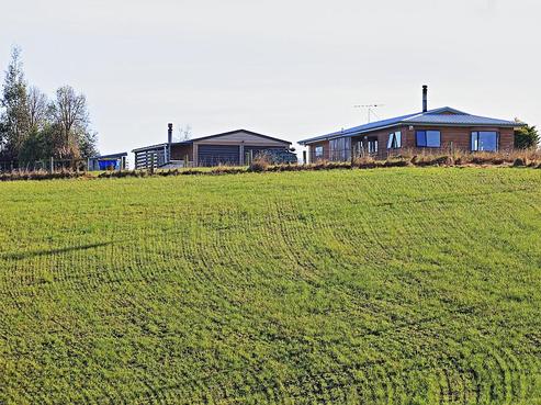 215 Circle Hill Road, Milton
