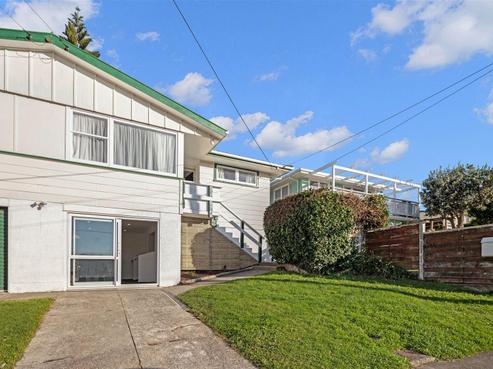 3 Terrance Grove, Paparangi